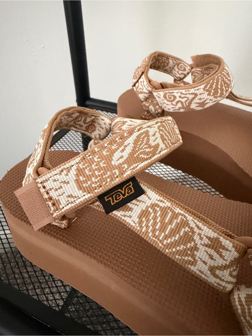 Women's Camel Teva Flatform Universal Platform Sandals (NWOT) Size 8 - Picture 4 of 7